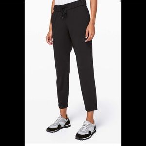 Lululemon On the Fly 7/8 Pant Woven size 10